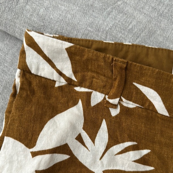 Old Navy Brown and White Bermuda Shorts with Tropical Print - Picture 4 of 13